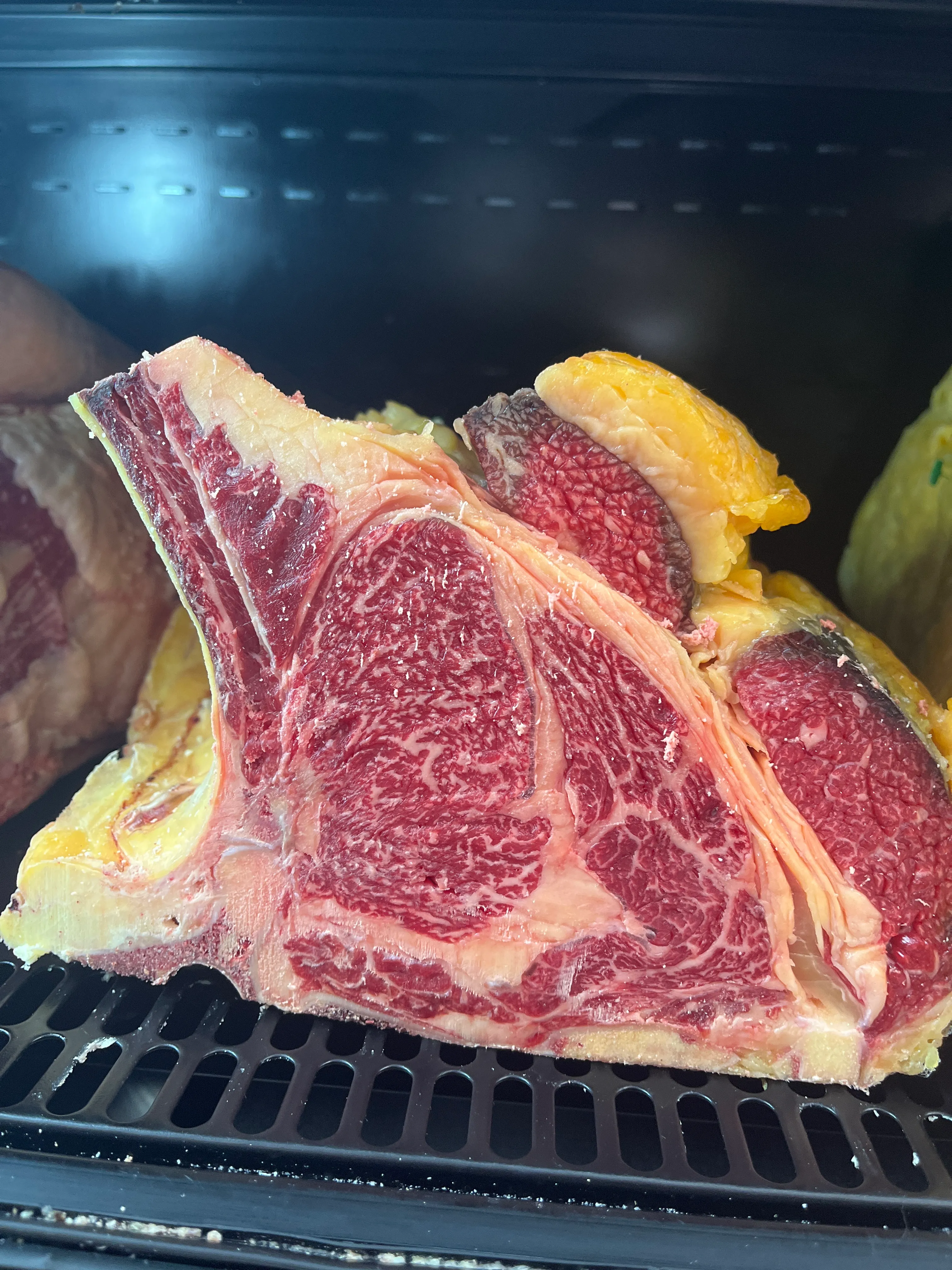 Pièce de bœuf en cours de maturation sèche — The Butchers